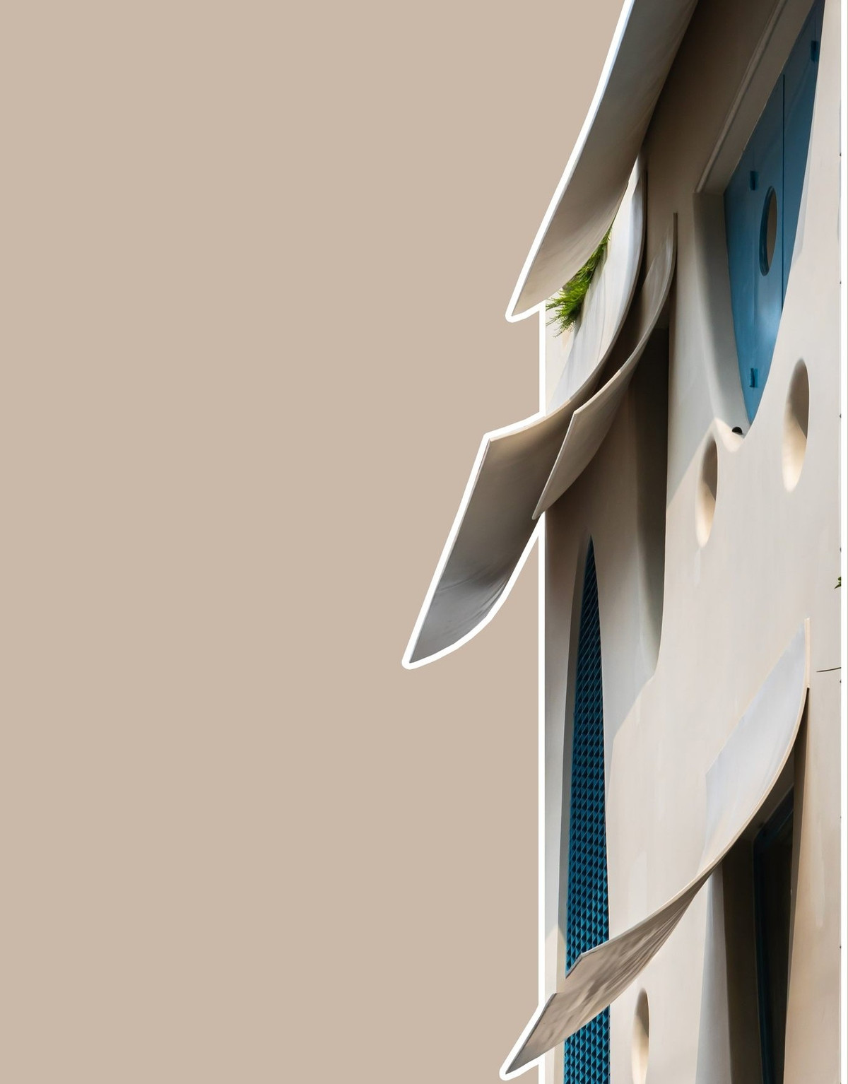 Những chuyển động ấy khiến ngôi nhà như đang “thở”, thích nghi mềm mại với khí hậu và nhịp sống đô thị. Ảnh: Minh Quốc Bùi