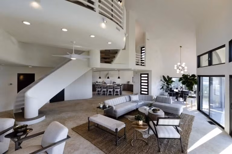 Cầu thang được thiết kế và điêu khắc theo hình cong mái vòm. Ảnh: CNBC