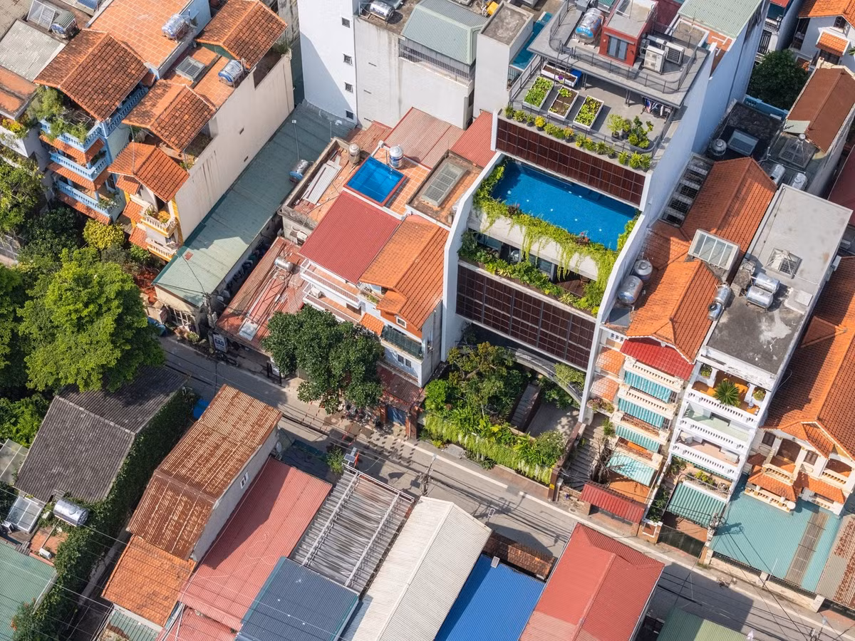 Trong bối cảnh đô thị hiện đại có tốc độ phát triển chóng mặt cùng mật độ xây dựng ngày càng dày đặc, những khoảng xanh trở nên quý giá đặc biệt với một thành phố lớn như Hà Nội. Ảnh: Triệu Chiến