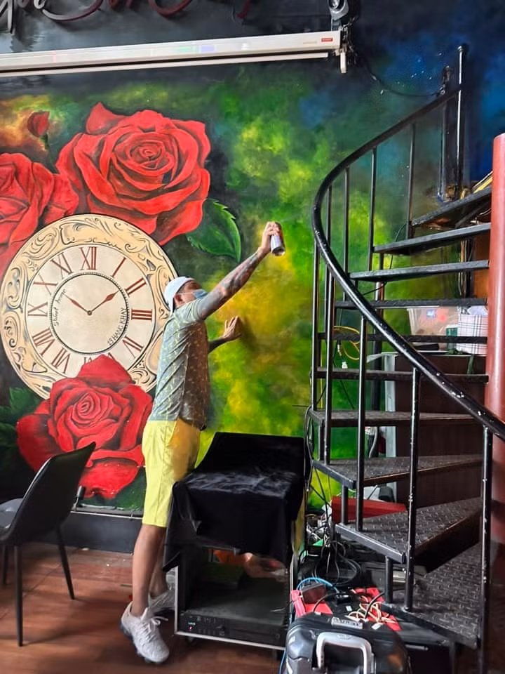 Đây là nơi gia đình Tuấn Hưng để kinh doanh - đồng thời tổ chức các đêm Góc ban công - phục vụ âm nhạc miễn phí. Ảnh: FB Tuấn Hưng