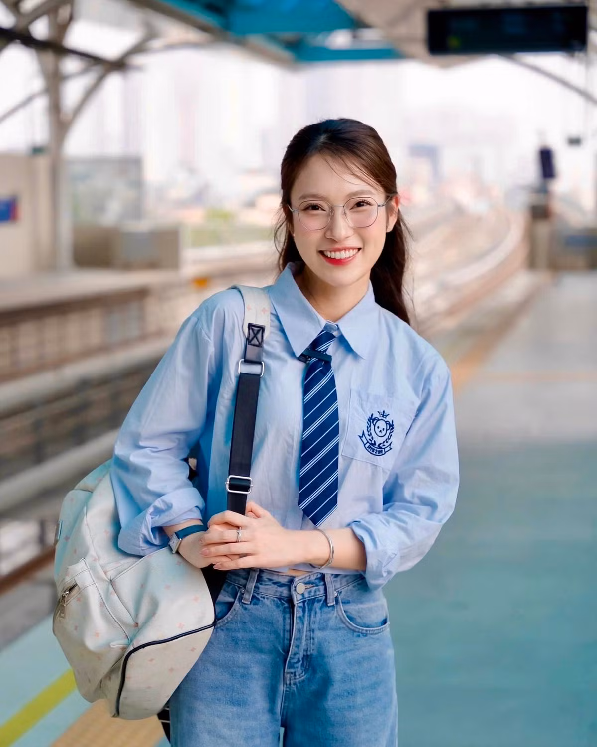 Nhờ sự cần mẫn, kỷ luật và thông minh trong cách quản lý hình ảnh, tài chính, Khánh Vy đã tích lũy khối tài sản đáng kể ở tuổi còn rất trẻ. Ảnh: FB Khánh Vy