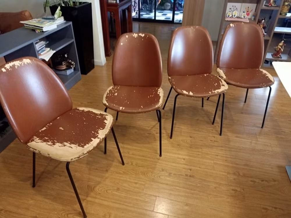 Giả da thường mang lại cảm giác bí bách, dính vào mùa hè và lạnh lẽo vào mùa đông. Sau một thời gian ngắn sử dụng, nội thất giả da bắt đầu bong tróc, nổ bề mặt, gây mất thẩm mỹ. Ảnh: Happynest