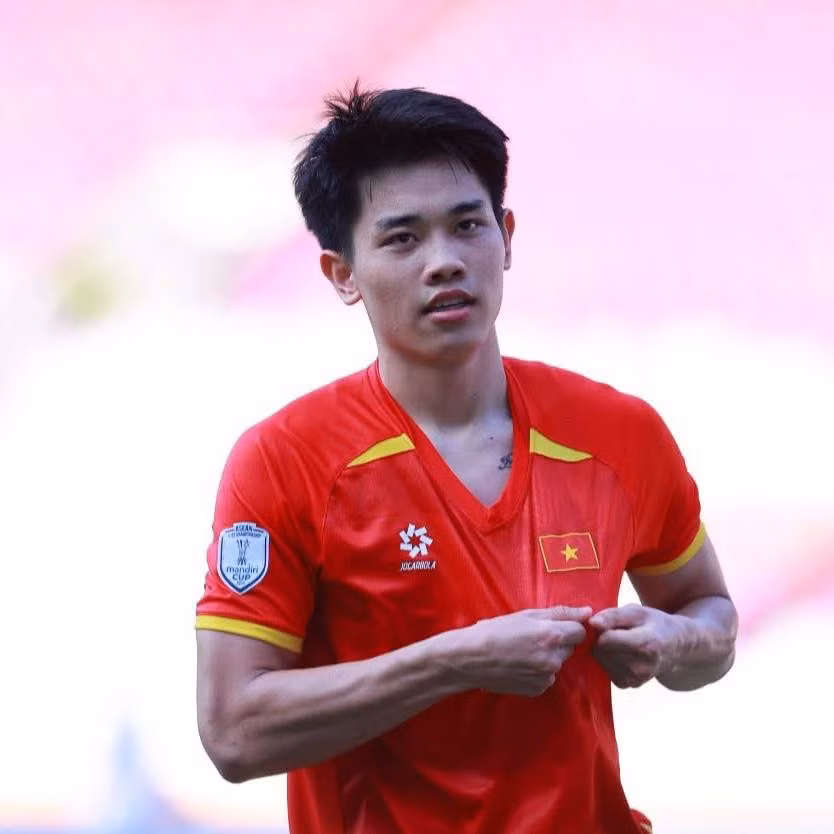 Năm 2024, nhiều nguồn tin cho biết, CLB Công An Hà Nội “đặt cọc” trước 3,5 tỷ đồng cho bản hợp đồng có thời hạn 3 năm, trước khi chính thức đưa Đình Bắc về đội. Ảnh: FBNV