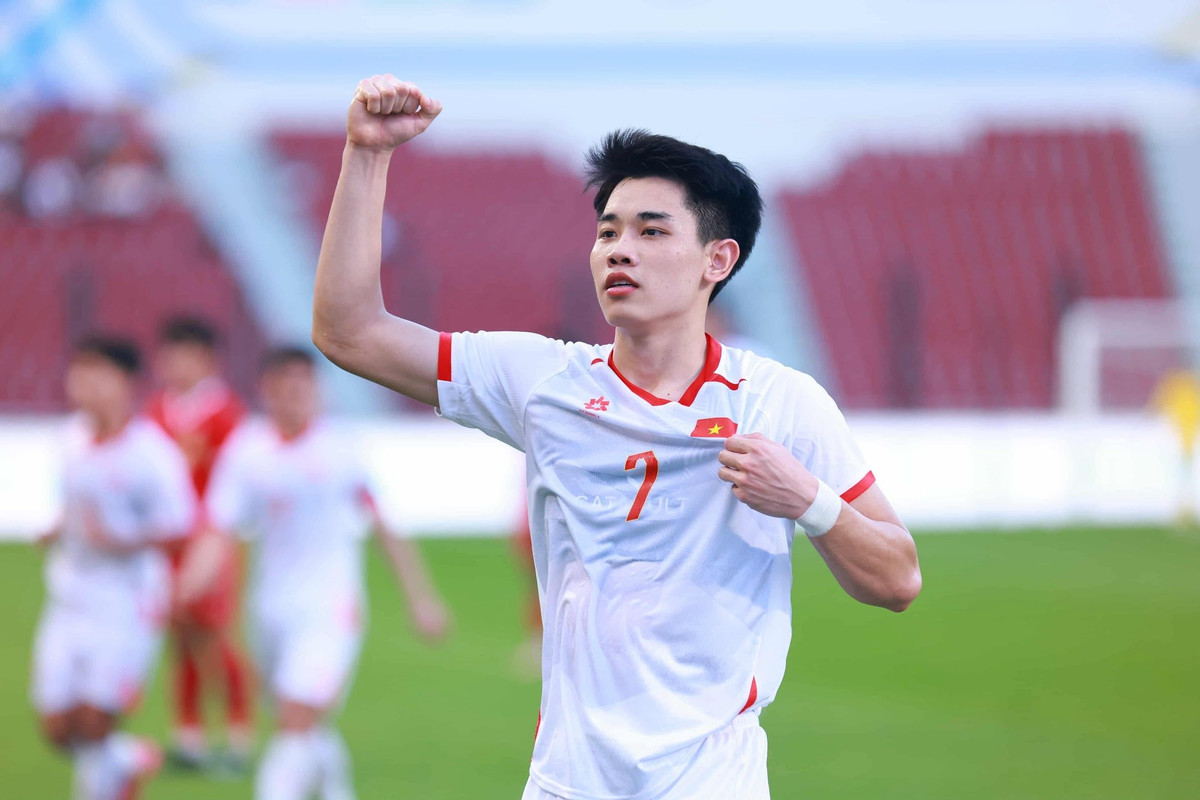 Ngoài phí chuyển nhượng, thu nhập của Đình Bắc còn đến từ nhiều nguồn khác nhau như lương tháng tại CLB, tiền thưởng từ các giải đấu trong nước và quốc tế. Ảnh: FBNV