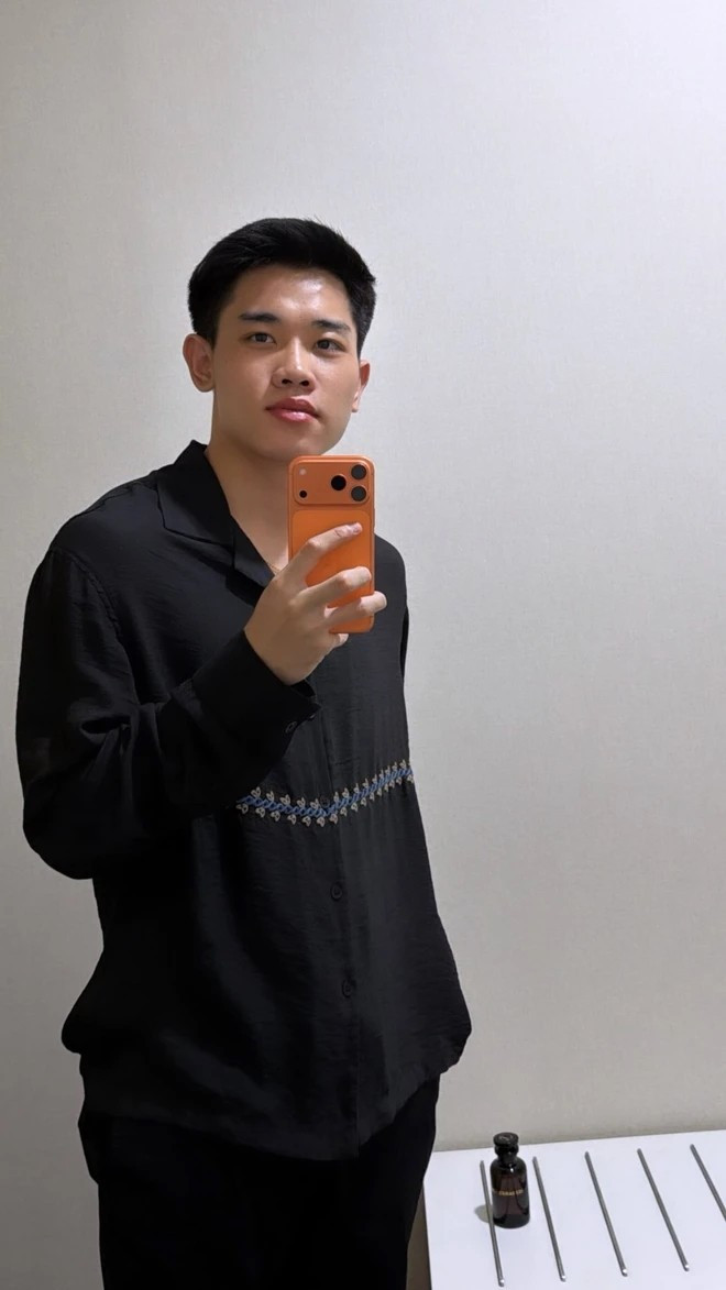 Trên Facebook cá nhân, Đình Bắc chủ yếu đăng tải hình ảnh tập luyện và thi đấu. Tuy nhiên, anh cũng đã dùng đồ hiệu. Ảnh: FBNV