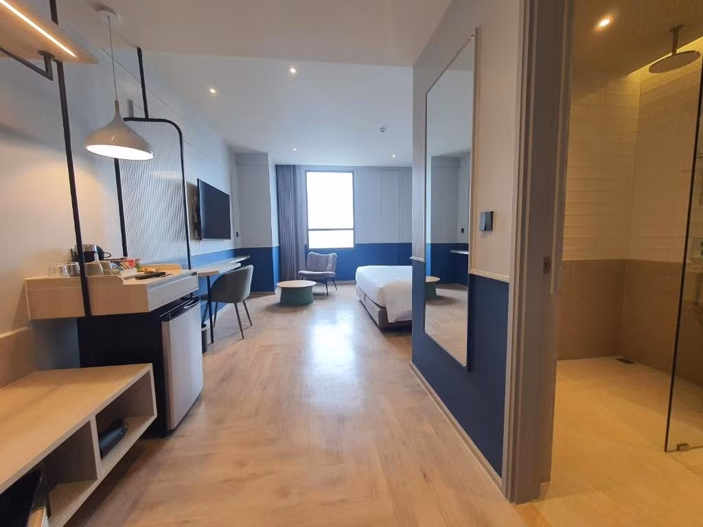 Các cầu thủ U22 Việt Nam được sắp xếp ở hạng phòng có mức giá từ 3-4 triệu đồng/đêm, được đánh giá cao về sự thoải mái. Ảnh: Booking