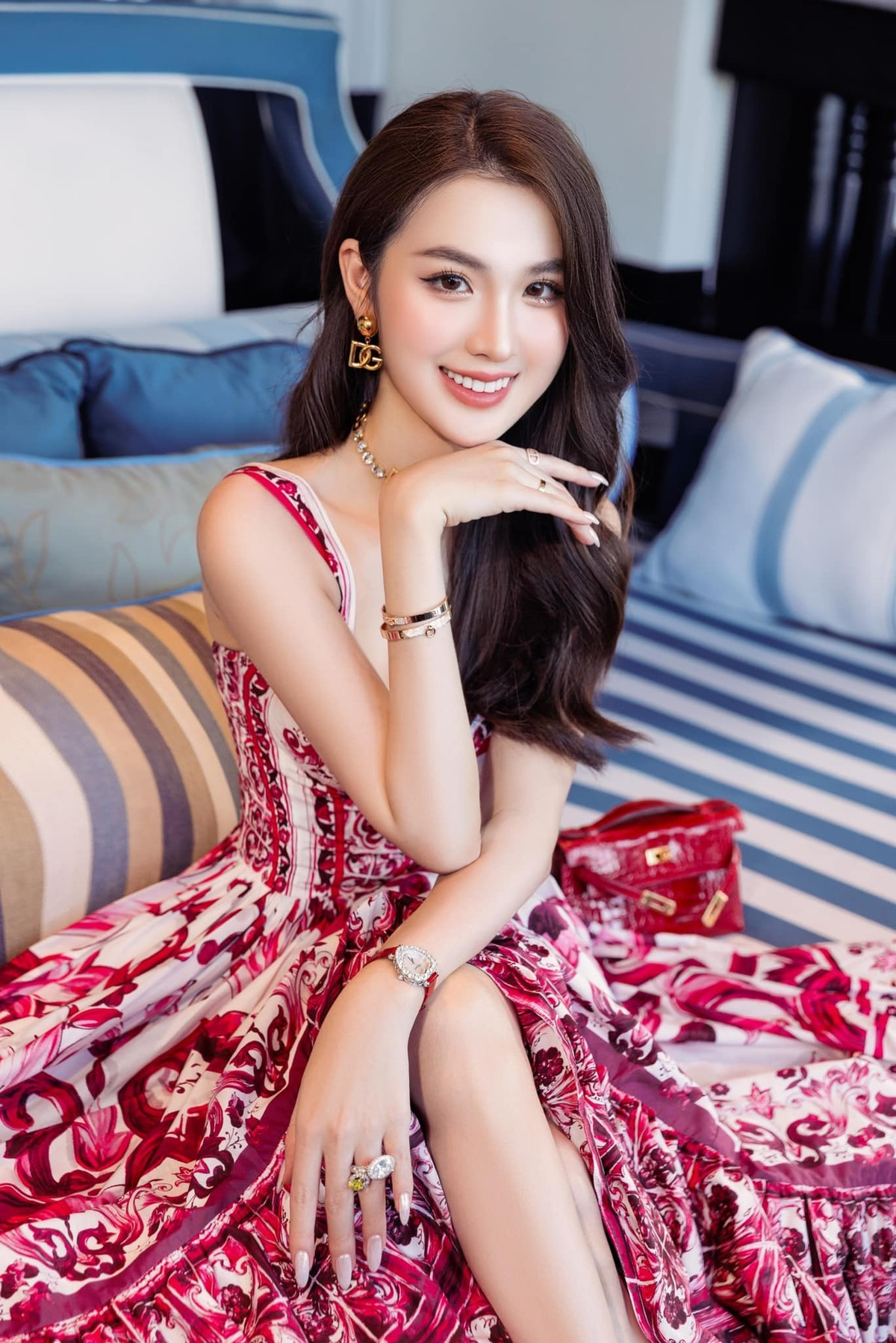 Ngọc Loan (SN 1993) được mọi người biết đến khi tham gia The Face Vietnam năm 2016. Sau một thời gian ở ẩn, Ngọc Loan trở lại với loạt hình ảnh về cuộc sống sang chảnh, xa hoa khiến nhiều người trầm trồ. Ảnh: FBNV