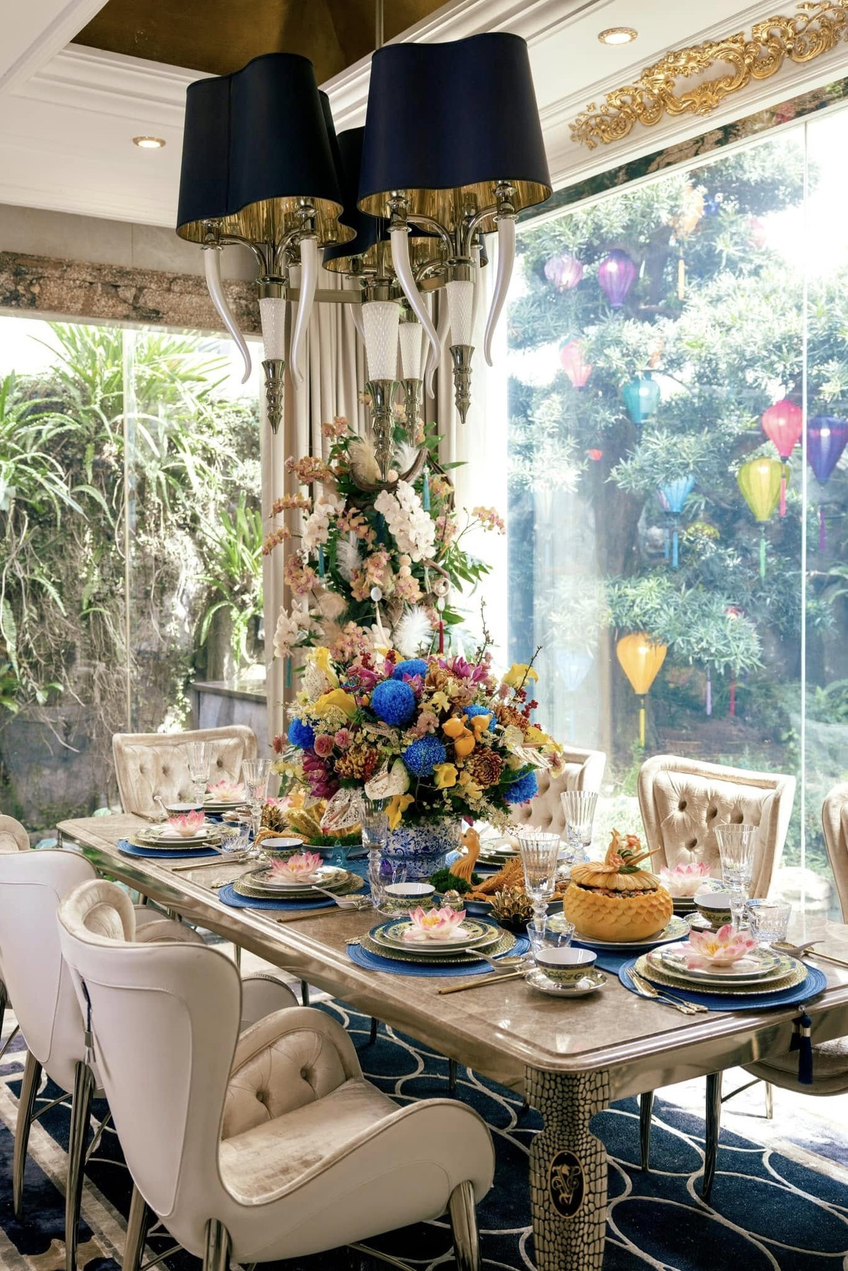 Bàn ăn dài, phù hợp cho những khi tổ chức tiệc. Ảnh: FBNV