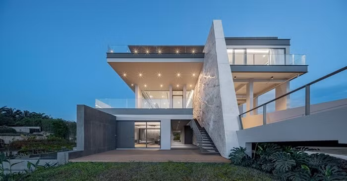 Mong muốn của gia chủ là không gian sống có thể cảm nhận rõ ánh sáng, bầu trời, sự thay đổi của mùa và nhịp điệu chậm rãi của thiên nhiên. Ảnh: Witsawarut Kekina/ Shootative