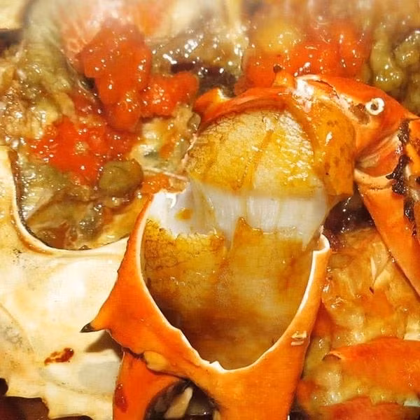 Ở giai đoạn này, thịt cua cốm rất ngọt và chắc, gạch béo và bùi, không bị cứng và ăn dễ gây ngán như ở con cua gạch. Ảnh: Haisantuoisach