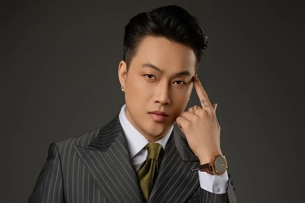 TiTi nhóm HKT đáp trả khi bị chê trình diễn lỗi thời