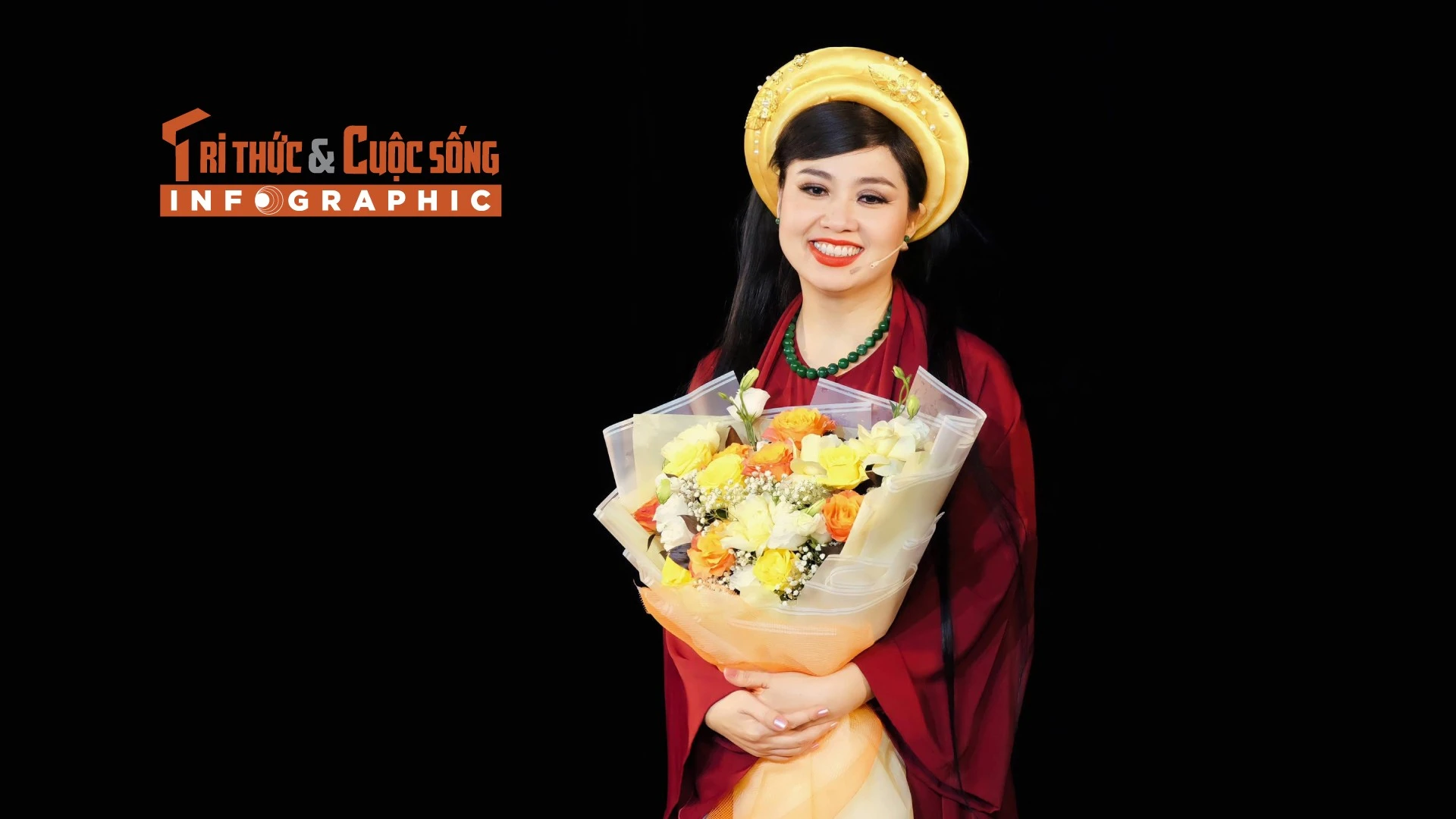 [INFOGRAPHIC] Lê Khánh sự nghiệp thăng hoa, tình duyên viên mãn