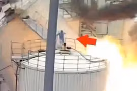 Bể hóa chất bất ngờ phát nổ, nam công nhân kịp chạy thoát 