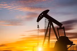 Giá dầu thế giới ngày 17/4: Đảo chiều tăng vọt, vượt ngưỡng 99 USD