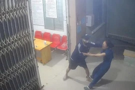 Nam thanh niên khống chế nhân viên trạm y tế, bắt chuyển 500.000 đồng 