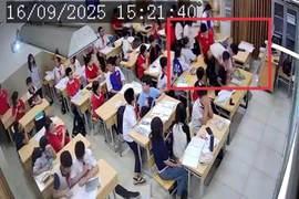 Diễn biến vụ học sinh lớp 7 ở Hà Nội túm tóc, ấn đầu cô giáo trong lớp