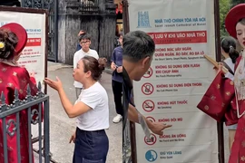 Xác minh clip DJ Ngân 98 bị yêu cầu rời khỏi Nhà thờ Lớn khi đang chụp ảnh 