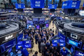 Chứng khoán Mỹ bùng nổ sau tin tích cực về xung đột Mỹ-Iran, giá dầu giảm