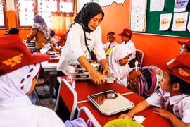 Indonesia giảm bữa ăn miễn phí cho học sinh vì giá tăng