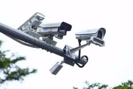 Lấn chiếm vỉa hè vẫn tiếp diễn khi vắng bóng camera AI