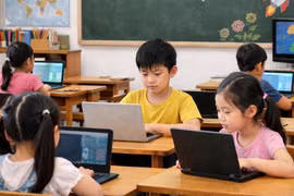 Nhiều cuộc thi trực tuyến bậc tiểu học: Sân chơi hay áp lực?