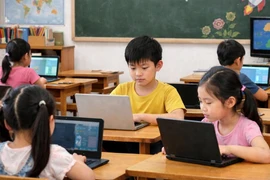 Nhiều cuộc thi trực tuyến bậc tiểu học: Sân chơi hay áp lực?