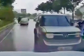 Người phụ nữ lái ô tô đi ngược chiều trên đường Võ Chí Công bị xử phạt nặng