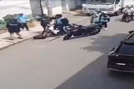 Thanh niên đánh 2 nam sinh bằng nón bảo hiểm, Công an vào cuộc 