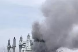 Iran cảnh báo giá dầu có thể lên 200 USD/thùng