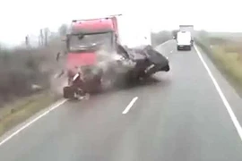 Bảy cổ động viên thiệt mạng vì tai nạn giao thông kinh hoàng trên cao tốc