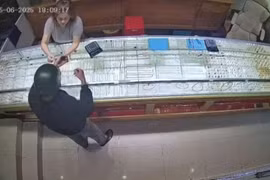 Bắt nghi phạm cướp tiệm vàng sau chưa đầy 24 giờ gây án 