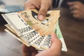 Hàn Quốc phát lên tới 6 triệu đồng cho mỗi người dân để kích thích kinh tế