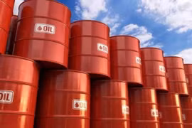 Giá dầu thế giới sụt giảm vào cuối tuần