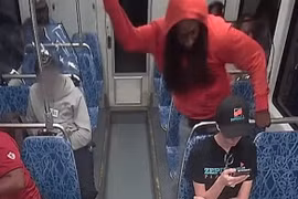 Người mẫu xinh đẹp bất ngờ bị đâm tử vong trên tàu điện ở Mỹ 