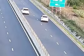 Lùi xe trên cao tốc, nữ tài xế bị phạt 35 triệu đồng