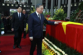 Ban chấp hành Trung ương Đảng viếng nguyên Chủ tịch nước Trần Đức Lương