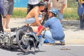 Tông xe khi chở con đi khám bệnh, hai vợ chồng thiệt mạng