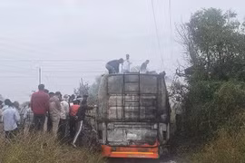 Cháy xe buýt kinh hoàng trên đường cao tốc Jaipur-Delhi, 3 người chết