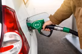 Thí điểm bán xăng giảm khí thải từ 1/8, chuẩn bị lộ trình toàn quốc vào 2026 