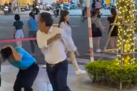  Tài xế taxi công nghệ bị đánh tới tấp ở Nha Trang 