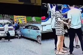 Tài xế ô tô lao xuống đường hành hung một cô gái dã man giữa phố
