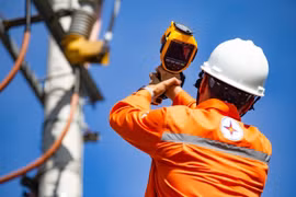 Hà Nội: Người dân phải bỏ tiền triệu đi tránh nóng vì cắt điện luân phiên