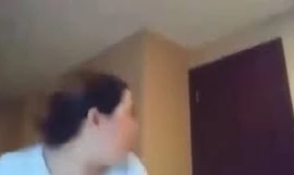 Người phụ nữ phát trực tiếp khoảnh khắc tên lửa bắn trúng căn hộ 