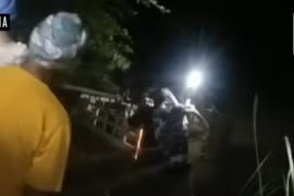 Xe tải bất ngờ lao xuống kênh, 6 người tử vong, 5 người mất tích