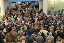 Ông Trump Cứng Rắn Vụ Ngân Sách