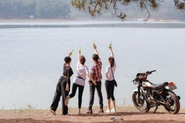 Từ giảng đường đến đời thực: Hành trình debut đầy màu sắc của tân sinh viên