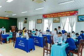 Long Châu đồng hành dự phòng sức khỏe cho đội ngũ y tế Bệnh viện Y học cổ truyền Đồng Tháp