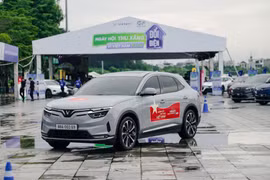 Cơ hội cuối thử vận may trúng xe máy điện khi mua VinFast VF 8