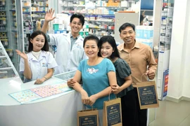 Long Châu có hơn 320 nhà thuốc hoạt động xuyên Tết Bính Ngọ