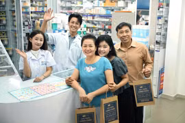 Long Châu có hơn 320 nhà thuốc hoạt động xuyên Tết Bính Ngọ